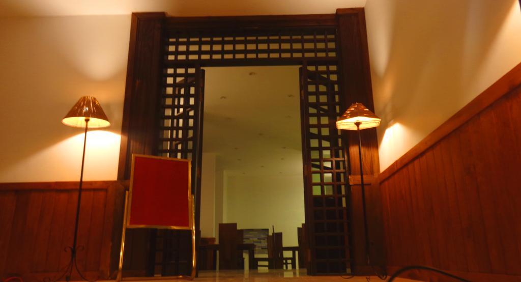 The Queensburry City Hotel Нувара Елия Екстериор снимка