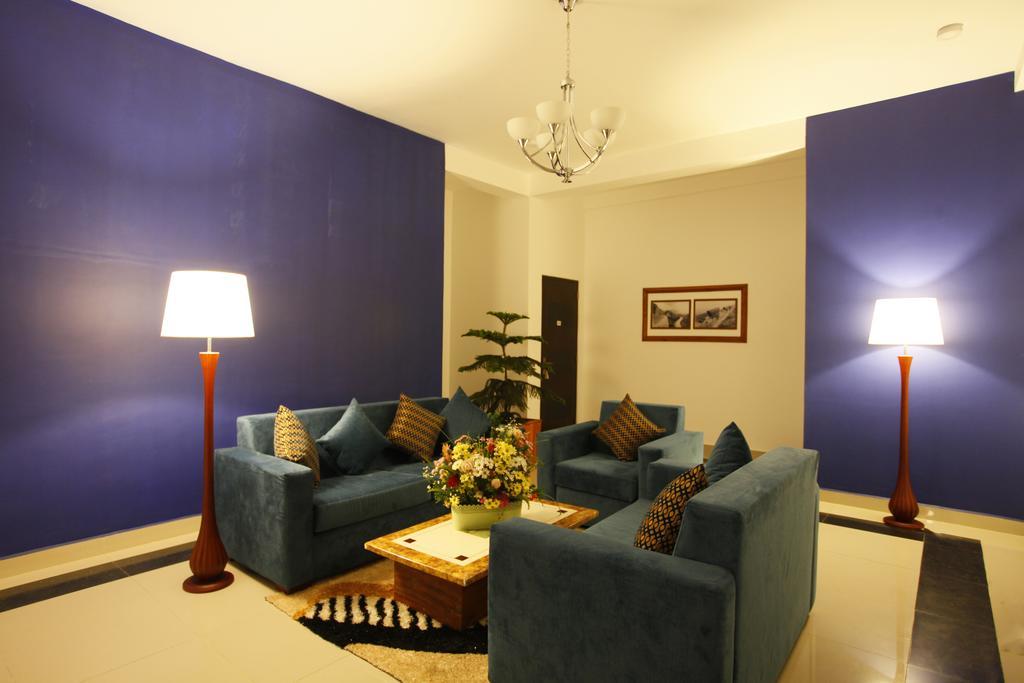 The Queensburry City Hotel Нувара Елия Екстериор снимка