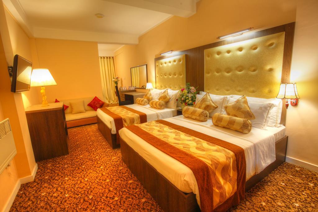 The Queensburry City Hotel Нувара Елия Екстериор снимка
