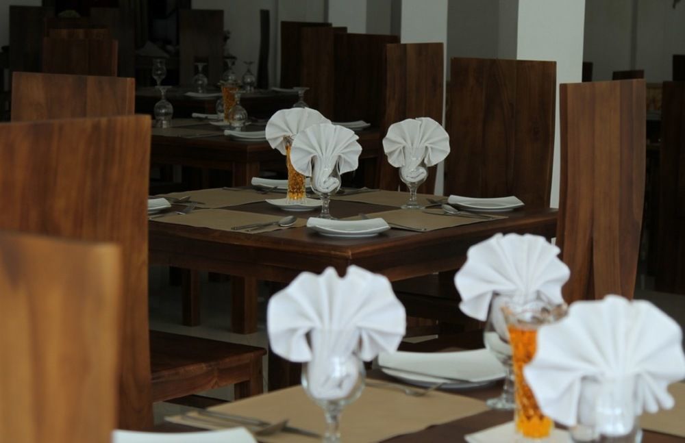 The Queensburry City Hotel Нувара Елия Екстериор снимка